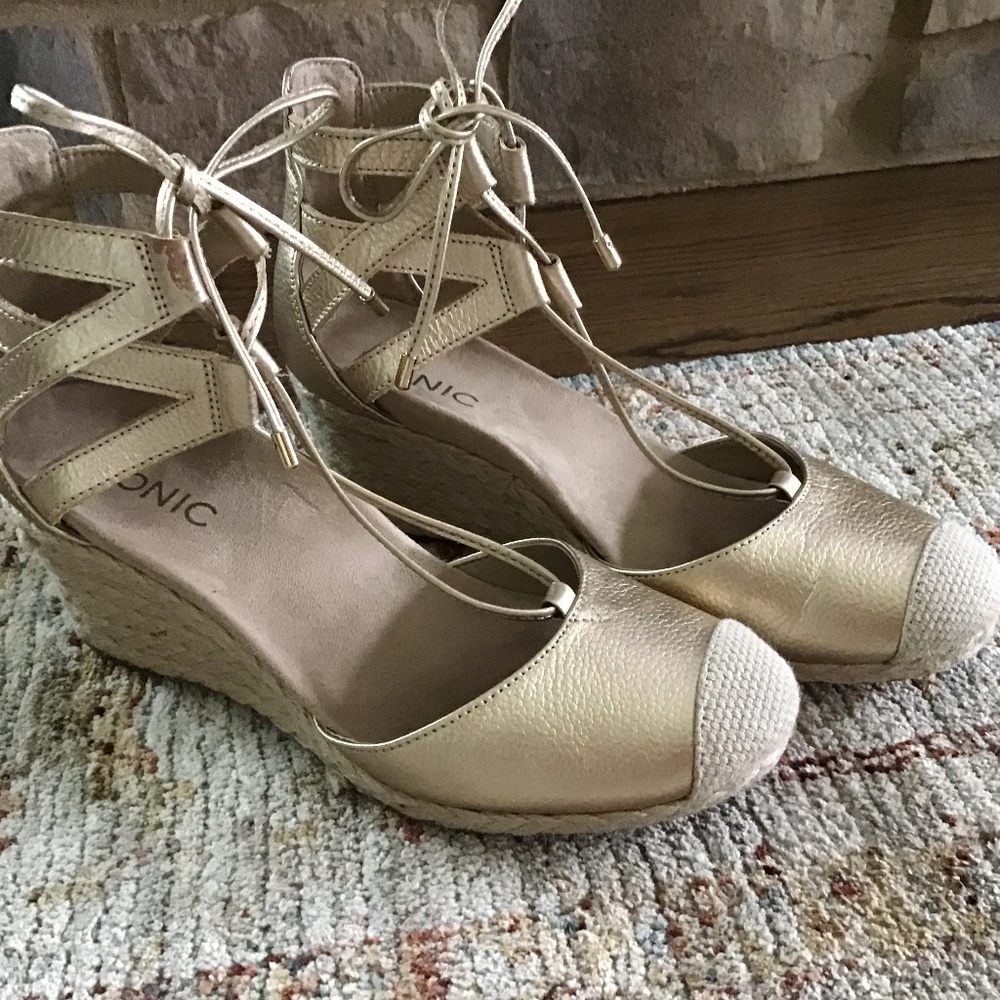 Vionic Calypso Gold Espadrille Wedge Jute Sandals EUC 8